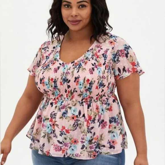 TORRID NWOT Peplum Chiffon Clip Dot Smocked Top in Floral‎ Pink - Picture 1 of 13